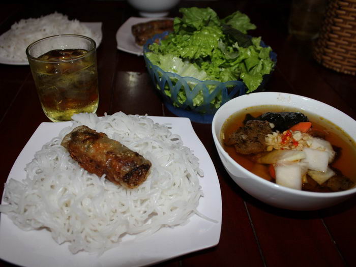 Бун ча - смесь первого и второго блюда во Вьетнаме