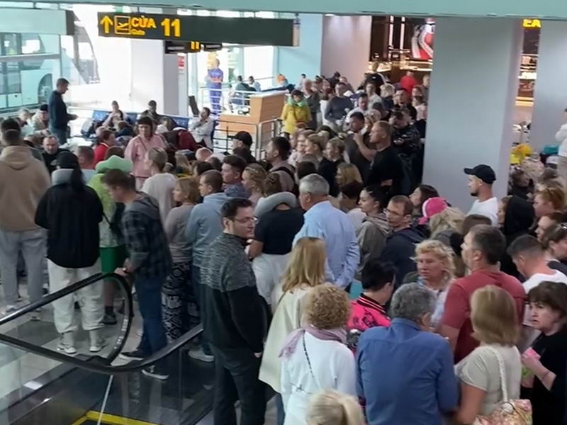 Очередь в аэропорту на рейс Фукуок Казань